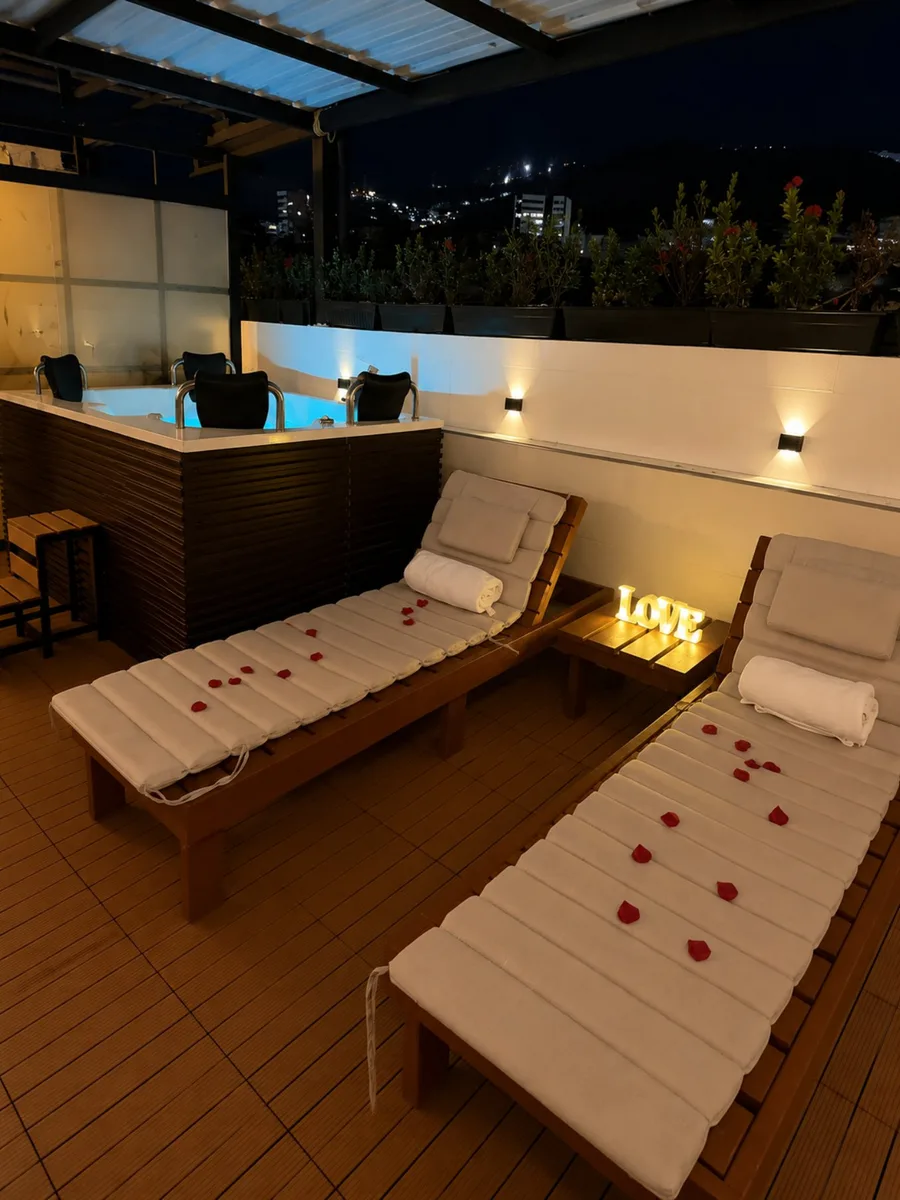 Jacuzzi Hotel 9.5